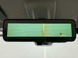 【インテリジェントルームミラー】後部座席の人や荷物で視界が遮られてもカメラの映像でいつでもクリアな後方視界が確保できます。