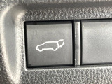 【パワーバックドア】スマートキーや運転席のボタンを押すだけでリアゲートが自動で開閉します!荷物を持っている時や、高い位置にあるバックドアを閉める際に便利な機能です♪