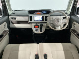 【インパネ】運転のしやすさを最優先に設計された見晴らしの良いフロントビュー。車両間隔が掴みやすく狭い道でも安心♪「安全」と「品質」を最優先に、安心してお乗りいただけるクルマを提供いたします。