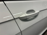 &rdquo;Keyless Access&rdquo;によって、ドアハンドルに手をかけるだけでドアロックが解除できます!