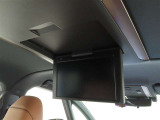 トヨタ純正12.1型後席ディスプレイを装備しております。