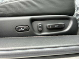 電動シートとなっております。運転者の細かな設定が可能ですので設定ください