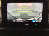 バックでの車庫入れも安心です! リアカメラが付いているバックモニター付のディスプレイオーディオを装備しております。操作線もついており距離感も画面から確認できます。