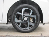 タイヤサイズは155/65R14です。