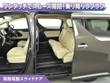 両側パワースライドドアなので、荷物で手がいっぱいの時でも無理なく開ける事が出来ます。