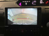 バックギアに入れると、このように後方が映し出されます!駐車の際とても安心!便利!最終確認はご自身の目と耳で必ず行ってください!