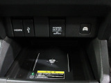 ワイヤレス充電器を装備しています。全車、弊社専門スタッフによる内外装クリーニングを実施しております。綺麗な状態でご納車いたします。