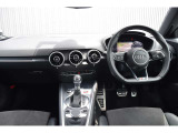 Audiのインテリアはエクステリア同様、優れたデザイン性とクオリティ、そして機能性を兼ね備えております。