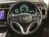 ハンドルにHondaセンシング系のクルーズコントロールやレーンキープアシストなどのスイッチと、オーディオの操作スイッチが装備されています。ハンドルから手を離さず安全に操作できます。