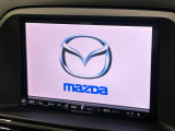 【マツダコネクトナビ】車内の雰囲気にマッチした一体型タイプのナビ。各種車輌設定やBluetooth再生等、様々な機能が楽しめます。直感的なダイヤル操作が可能で、使い勝手も良好です。