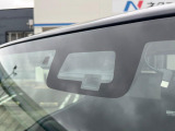 【スズキ セーフティサポート】走行中に前方の車両等を認識し、衝突しそうな時は警報とブレーキで衝突回避と被害軽減をアシスト。より安全にドライブをお楽しみいただけます。