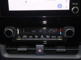 オートエアコン付車です。自動で温度と風量を設定する優れものです。