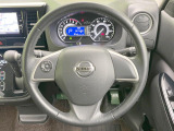 【純正革巻きステアリング】上質な革を使用することで、手にしっかり馴染みとても運転しやすいハンドルです♪