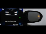 隣車線を走る車両をレーダーで検知し、ドアミラーでは確認しにくい後側方エリアに存在する車両に加え、急接近してくる車両も検知します。車両を検知するとドアミラーに搭載されたLEDインジケーターが点灯します。