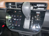 電動パーキンングにオートブレーキホールド付き。信号待ちやチケットを取る時に便利です。シートヒーターにハンドルヒーター付です。