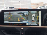 パノラミックビューモニター(シースルービュー機能つき)愛車を上から眺めた映像をナビ画面に表示いたします。メーカーオプション品につき後付けできません。