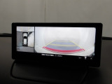 狭い場所での駐車やすれ違いなどでより的確な運転操作に役立つ360&deg;ビューモニターが装備されています。