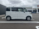 リヤスライド仕様となっていますので開け閉めの際、隣の車にドアをぶつける心配がございません☆