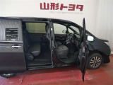 両側パワースライドドア付きだから、狭い駐車スペースなどでの 乗り降りラクラク!小さなお子さまのいるご家庭には嬉しい装備。