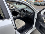 【運転席】座り心地が良いシートなので長時間の運転でも快適にお過ごしいただけます。新品のフロアマットのご注文も可能です。掲載箇所以外にご希望の写真がございましたらお気軽にお問い合わせ下さい。