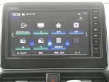 純正9インチメモリーナビです。 ラジオ、フルセグTV、Bluetoothオーディオ接続が利用可能です。