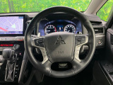インテリアに合わせたデザインのステアリングは、運転される方のことも考え、運転しやすい形状、大きさです。是非一度、実際に触ってお確かめください。