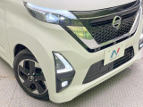 【LEDヘッドライト】悪天候や夜間走行時も良好な視界を確保し安心して運転できる高輝度LEDヘッドライトを装備!点灯速度が早く、消費電力も抑えられています。