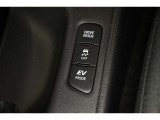 3つの走行モードがあります。『EVモード』はモーターのみで走行しガソリンを消費しないハイブリッド車ならではの環境にも優しい走行です。