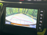 【バックカメラ】駐車時に後方がリアルタイム映像で確認できます。大型商業施設や立体駐車場での駐車時や、夜間のバック時に大活躍!運転スキルに関わらず、今や必須となった装備のひとつです!