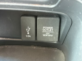 USBやシガーソケットも対応しておりますので、外部機器での接続、充電なども可能でございます。