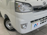 【LEDヘッドライト】悪天候や夜間走行時も良好な視界を確保し安心して運転できる高輝度LEDヘッドライトを装備!点灯速度が早く、消費電力も抑えられています。