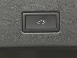 ●電動リアゲート:ワンタッチでリアゲートの開閉ができ、荷物などで両手が塞がっている状態でも簡単に開閉ができる便利機能です。