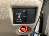 【片側パワースライドドア】片側がパワースライドドアになっており、運転席のスイッチやスマートキーでも開閉が可能です!開口部も広いので乗り降りも楽々♪