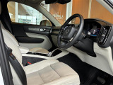 XC40 ウルトラ B4 AWD 4WD 本革シート
