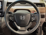 運転にかかわる様々な操作を安全に行えるように視点移動が少なく操作性に配慮されたスイッチ類が凝縮されたコクピットです。