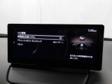 車線逸脱警報システムは、自車が車線から逸脱する可能性があることを知らせるシステムです。自車が車線から逸脱する可能性があると、警報と画面表示で運転者に危険を知らせます。