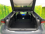 普段のお買い物や通勤、送迎等に十分な荷室スペースを確保しております。セカンドシートを倒すと、大きな荷物の積載も可能です♪