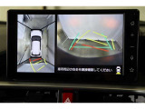 車両を上から見たような映像表示するパノラミックビューモニター付き!