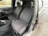 運転席足元は広々しています。ドアも大きく開口するので、乗り降りがしやすいです☆☆
