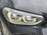 ●LEDヘッドライト:夜間走行時も良好な視界を確保し安心して運転できる高輝度LEDヘッドライトを装備!点灯速度が早く、消費電力も抑えられています。