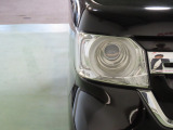 LEDヘッドライトは、点灯の瞬間から光量を発揮し、突然暗くなるトンネルなどでの安定感を高めます。