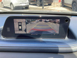 【360&deg;ビューモニター】お車の死角になる部分、いわゆる前方、左右、後方をカメラで疑似的に上から見下ろす格好でモニターに映します☆これで安心して運転に集中できますね☆