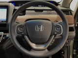 運転にかかわる様々な操作を安全に行えるように視点移動が少なく操作性に配慮されたスイッチ類が凝縮されたコクピットです。