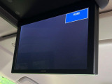 【フリップダウンモニター】大画面モニターで後席でもエンタメをお楽しみいただけます。小さなお子様にも大人気の装備です♪