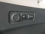 トランク部にオプションの100V AC電源(1500W)を装備しています。