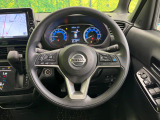 インテリアに合わせたデザインのステアリングは、運転される方のことも考え、運転しやすい形状、大きさです。是非一度、実際に触ってお確かめください。