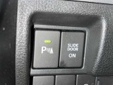 コーナーセンサーを車の前後に装備。障害物までの距離に応じて警告音を変えてお知らせ。縦列駐車時や駐車場・車庫などでの取り回しをサポートします。詳細は販売店スタッフまでおたずねください。