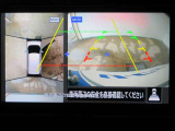 パノラミックビューモニター付きで車両を上から見たような映像をディスプレイオーディオ画面に表示