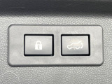 【パワーバックドア】スマートキーや運転席のボタンを押すだけでリアゲートが自動で開閉します!荷物を持っている時や、高い位置にあるバックドアを閉める際に便利な機能です♪