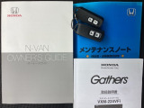 メンテナンスノート【点検整備記録簿・保証書】、取説も揃ってます。スマートキーはバッグなどにしまったままボタン操作でエンジンの始動・停止ができて大変便利です。